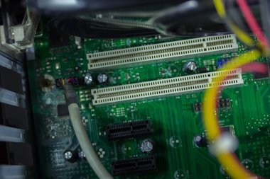 baskılı devre kartı ile birçok elektrik bileşenleri