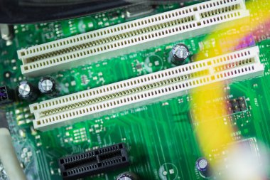 baskılı devre kartı ile birçok elektrik bileşenleri