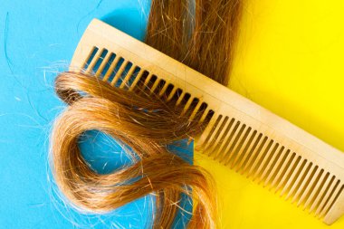 Kıvırcık saç ve saç fırçası