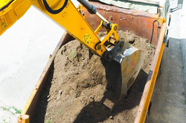 İnşaat alanında kazı