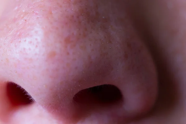 Primer plano de la nariz de la mujer — Foto de Stock