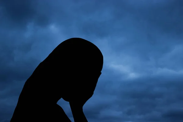 Ragazza solitaria che piange — Foto Stock