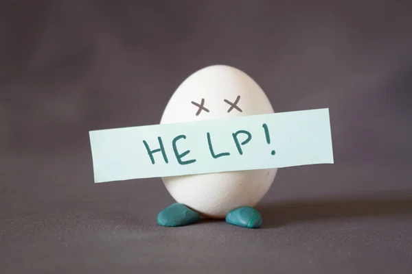 Personagem de ovo com ajuda cantar — Fotografia de Stock