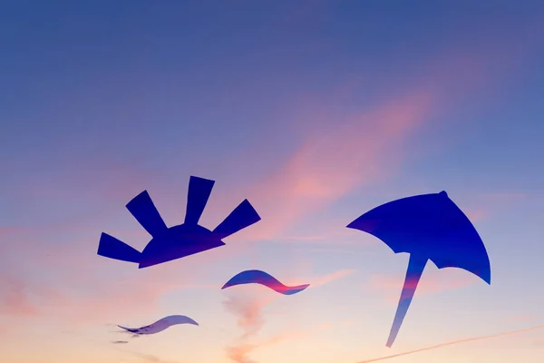 Plaj şemsiye siluet — Stok fotoğraf