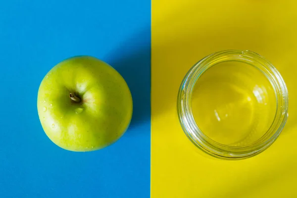 リンゴと瓶 — ストック写真