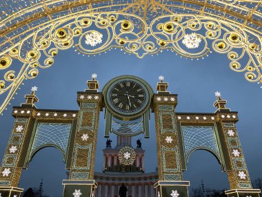 Sokaklarda Noel süsü