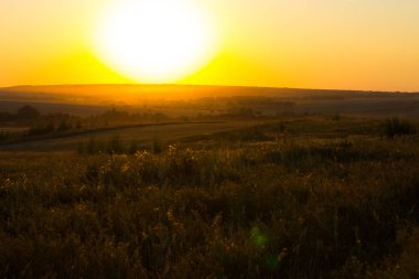 Sahada gün batımı