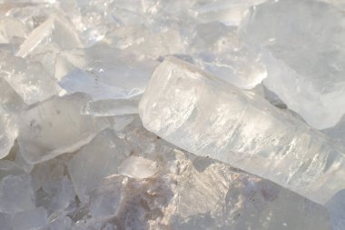 Nehirdeki buz yığını