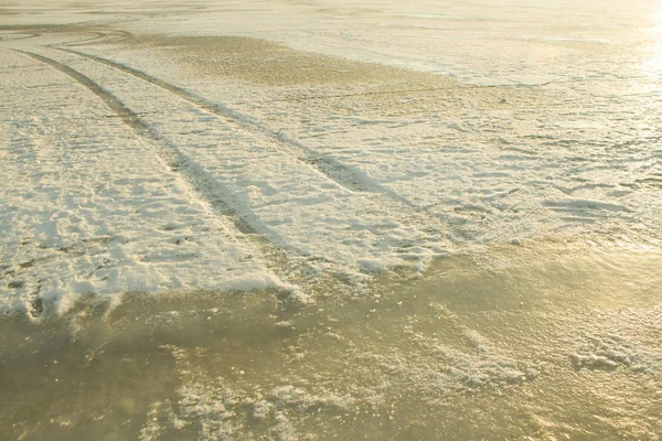 雪の上車トラック — ストック写真