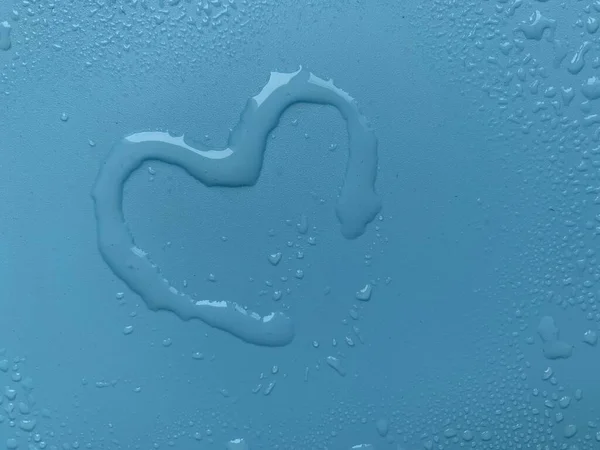 Acqua Forma Cuore Sfondo Blu — Foto Stock