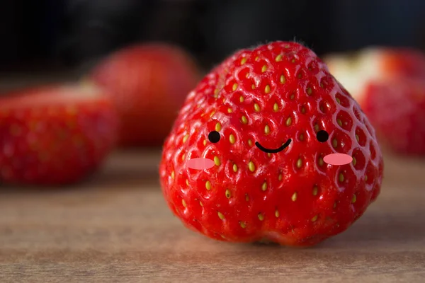 Rote Reife Frische Erdbeeren Auf Holztisch — Stockfoto