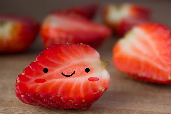 Rote Reife Frische Erdbeeren Auf Holztisch — Stockfoto