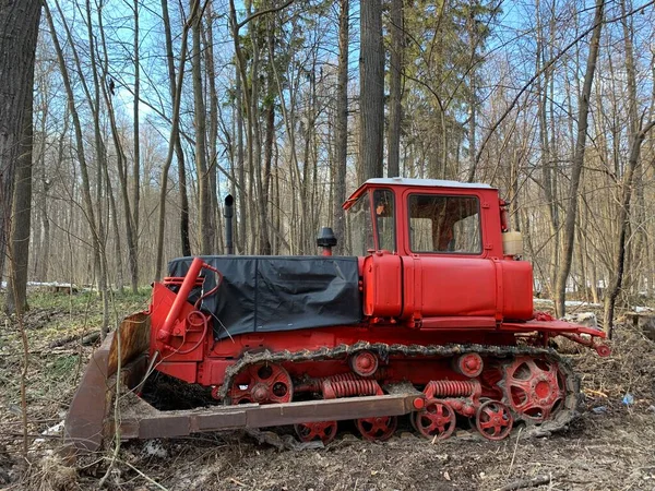 Rode Tractor Landbouwmachines Natuurzijde — Stockfoto