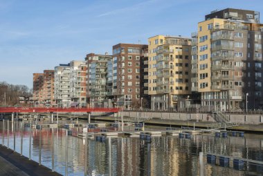 Nehrin yanında konut alanı