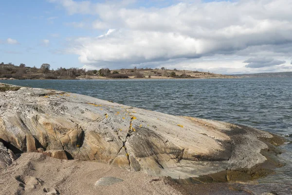 Rocky shore at the coast — Stock Photo, Image