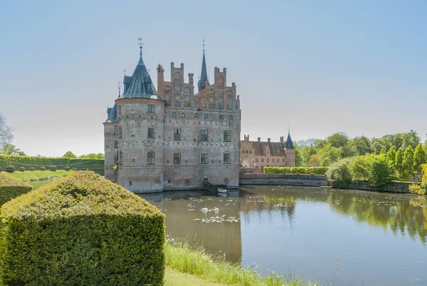 Château Egeskov au Danemark face arrière — Photo