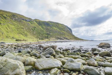 Godoya Adası'nda yeşil taşlar