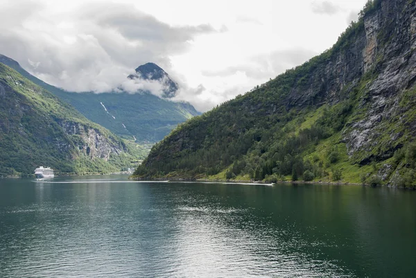 Geiranger fiyordunda Norveç 'i dolaş — Stok fotoğraf