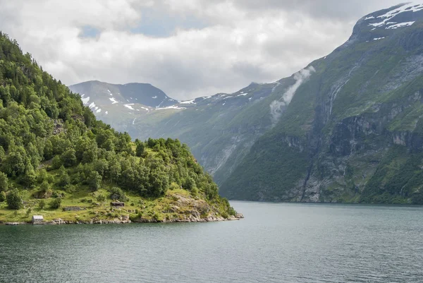 Berg vid Geirangerfjorden — Stockfoto