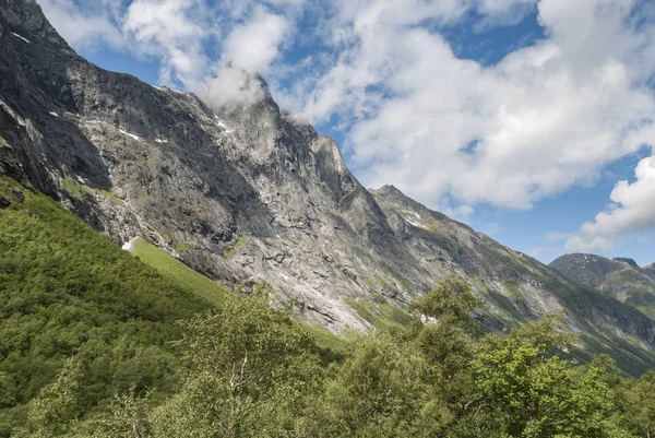 Norwegische Berge in der Nähe des Trollstigen — Stockfoto