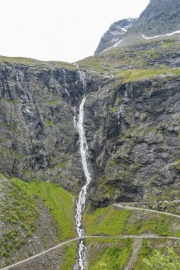 Trollstigen Norveç'te, şelale