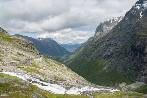 Blick vom Trollstigen-Aussichtspunkt in Norwegen — Stockfoto