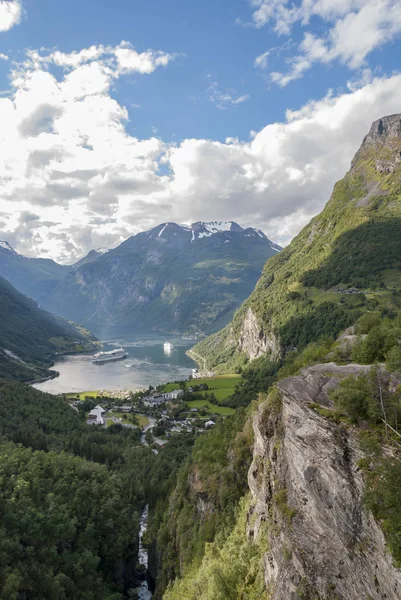 Geiranger ve večerním slunci — Stock fotografie