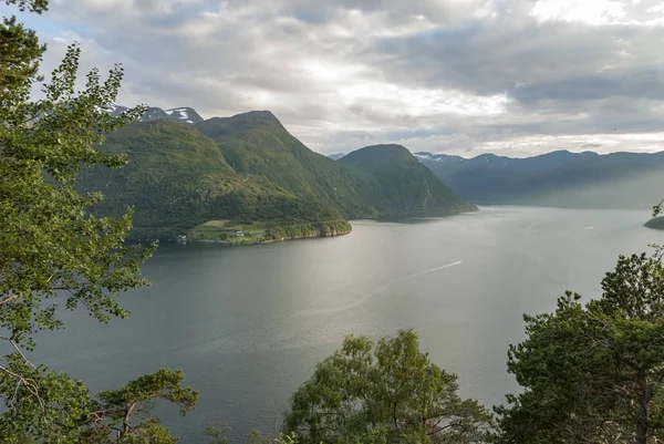 Norská krajina ve večerním slunci — Stock fotografie