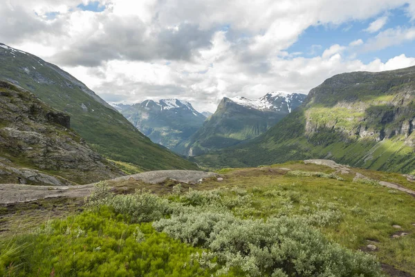 Montañas noruegas en verano —  Fotos de Stock