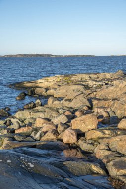 İsveç 'te kışın Sillvik' te kayalar