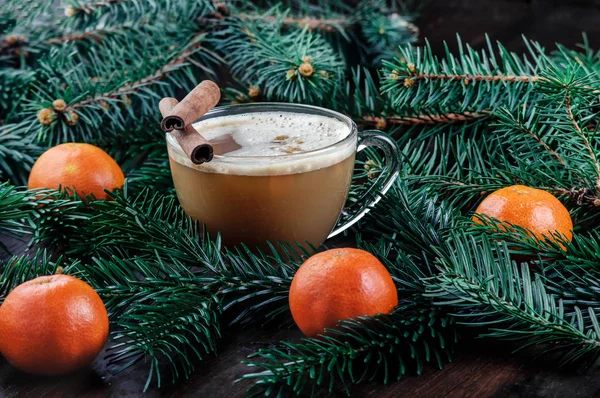 Christmas background with cinnamon sticks, coffee and tangerine — Stock Photo, Image