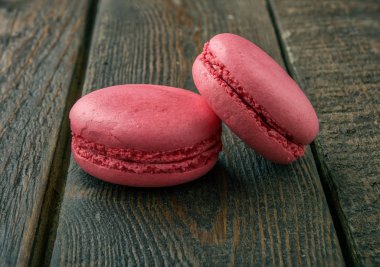 Macaroons koyu ahşap tablo
