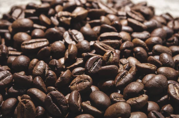 Close-up torrado grãos de café — Fotografia de Stock