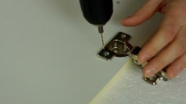 Adam matkaplar delikler kapılar mobilya