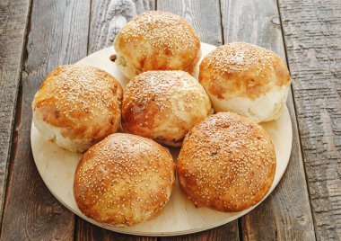 Taze ev yapımı hamburger çörekleri.