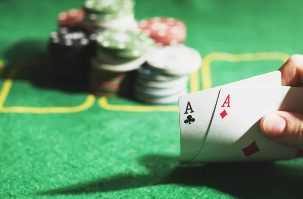 Έννοια του πόκερ. Δύο άσους στο χέρι Royalty Free Φωτογραφίες Αρχείου