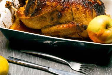 elma ile bir büyük ördek