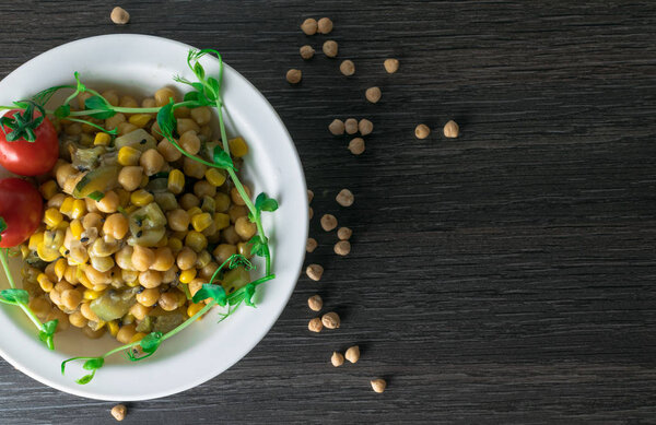 Турецкий горох с помидорами
