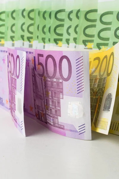 Diferentes billetes en euros en efectivo —  Fotos de Stock