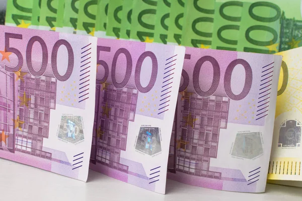 Diferentes billetes en euros en efectivo — Foto de Stock