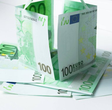 100 Euro bankntes evinden