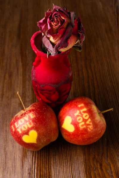 apple i love you with vase and red rose