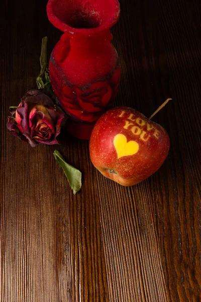 Apple i love you with vase and red rose — Stock Photo, Image