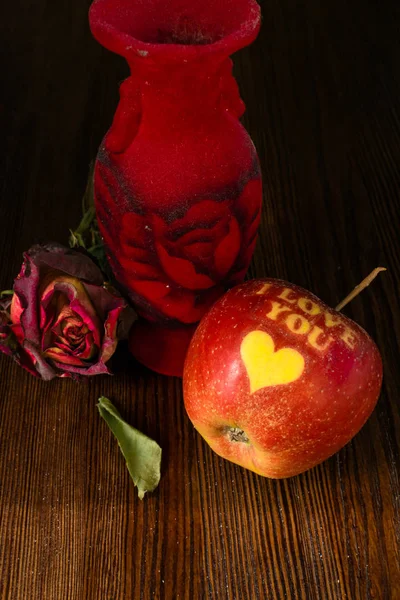 apple i love you with vase and red rose