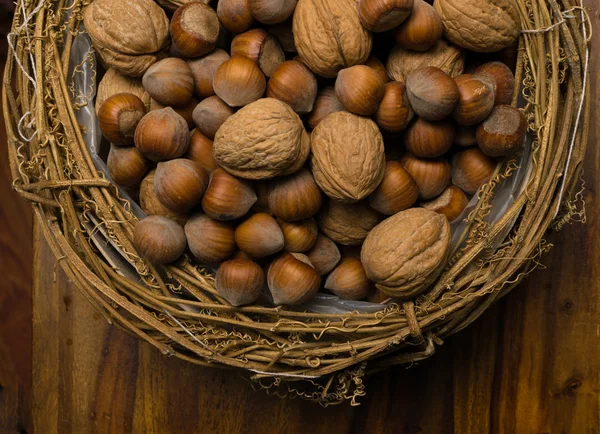 Hazelnuts and walnuts background — Stock Photo, Image