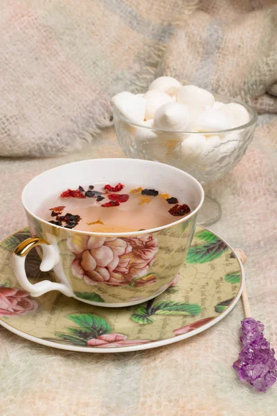 Cup of tea with delicious merengue — Stock Photo, Image