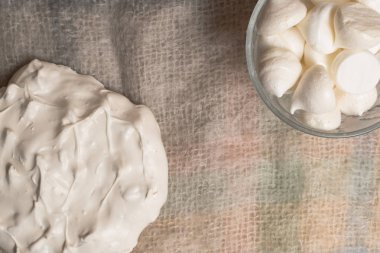 lezzetli merengues hassasiyet ekose üzerinde