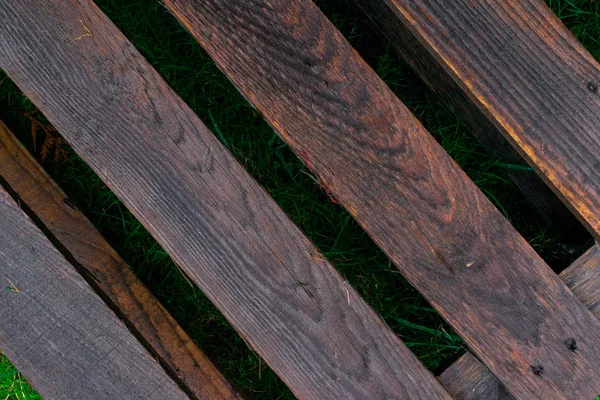 Interno naturale con pannelli a parete in legno. Texture dell'uso del legno come sfondo naturale. Struttura scura in legno. Sfondo astratto, template.close vuoto della parete fatta di assi di legno — Foto Stock