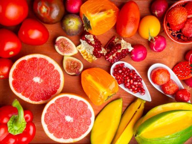 taze kırmızı, turuncu, sarı meyve ve sebzeler antioksidan, lif, alfa karoten, lycopene, beta karoten, karotenoid, lutin, fosfor, kalsiyum, c vitamini bakımından zengin..