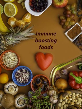 Karışık renkli yiyecekler antioksidan, vitamin ve lif içerir. Bağışıklık güçlendirici ürünler. Sağlıklı ve temiz bir kavram. Süperyiyecekler